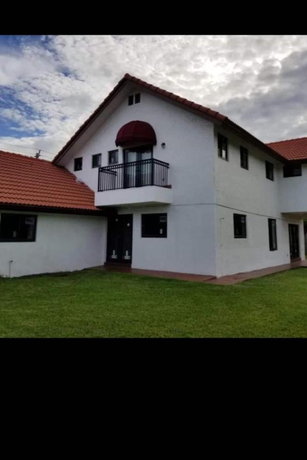 Alloggio in famiglia Spanish Style House - Free Parking