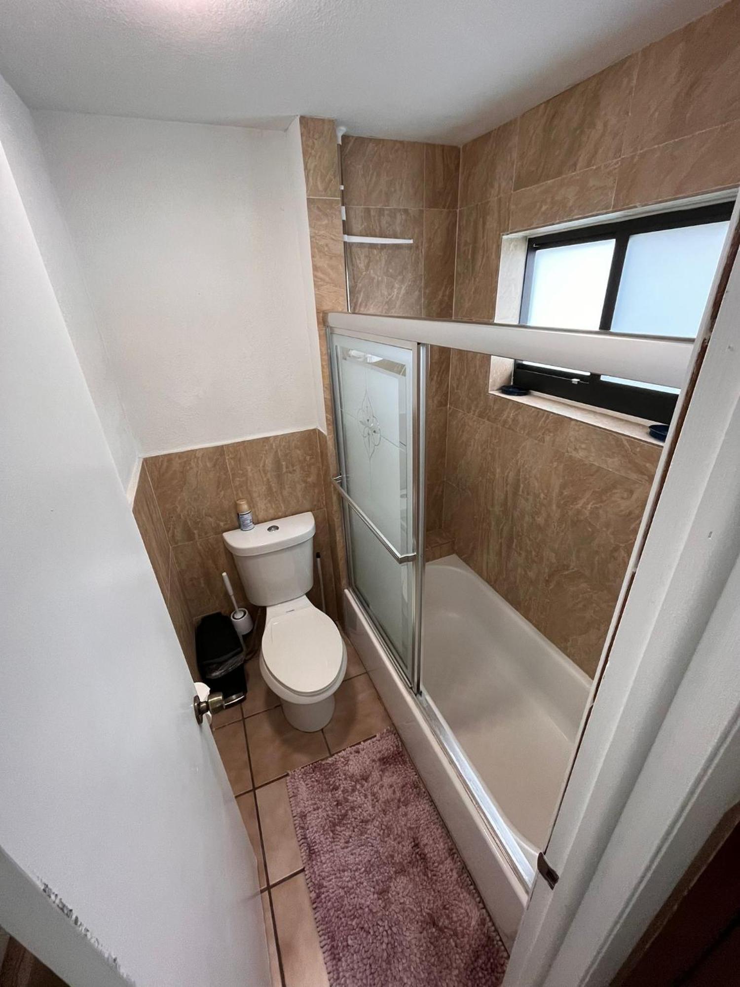 Alloggio in famiglia Spanish Style House - Free Parking *